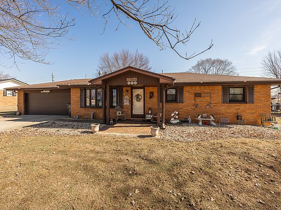 2nd image of 926 E Post Rd