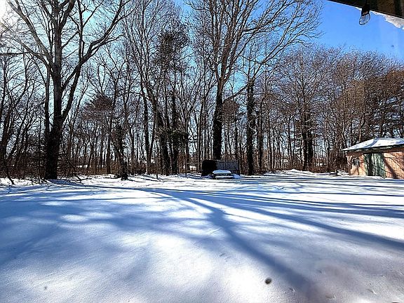 3rd image of 133 Ardsley Cir