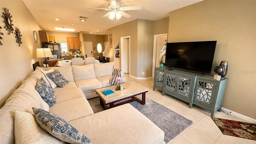 3 bed, 3.5 bath, 1700 sqft, $2,150 — Photo 2