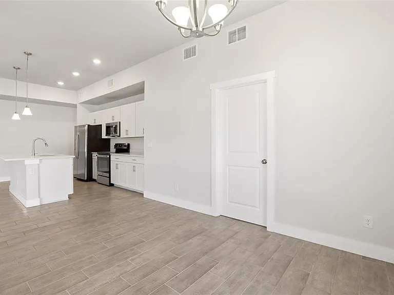 870 Columbia St — Photo 29