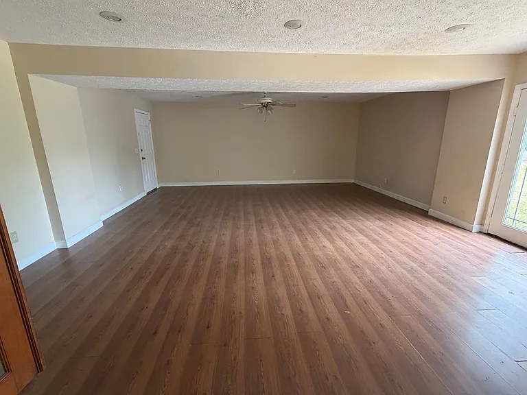 222 N Gray Ave — Photo 3