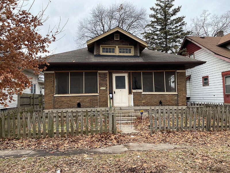 1st image of 434 N Gladstone Ave