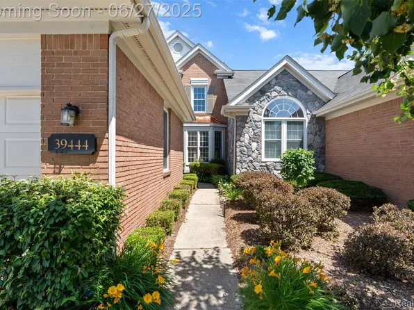 39444 Village Run Dr #221, Northville, MI 48168