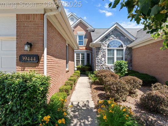 39444 Village Run Dr #221, Northville, MI 48168