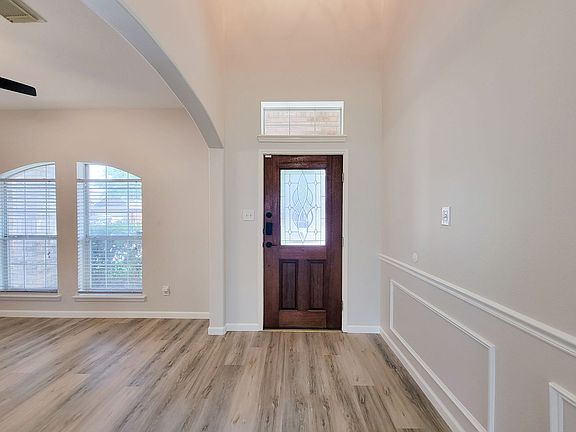 4th image of 21539 Kings Bend Dr