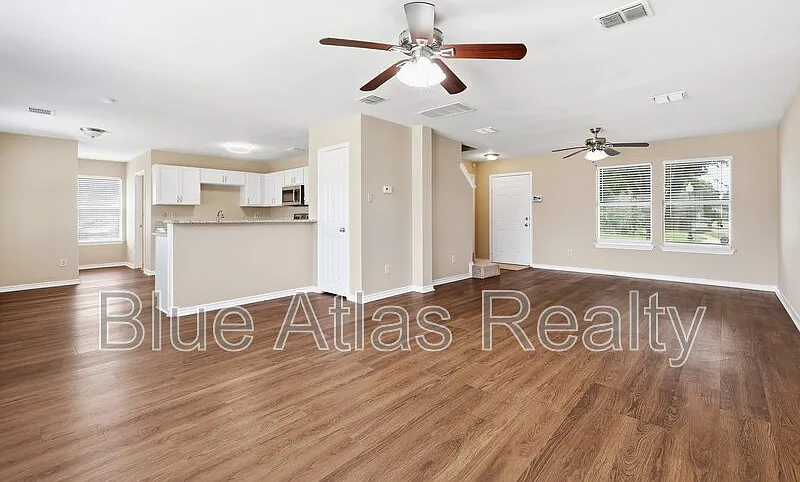 3 bed, 2.5 bath, 2000 sqft, $2,295 — Photo 4