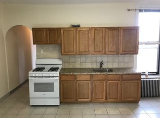 28-32 37th St #3, Astoria, NY 11103