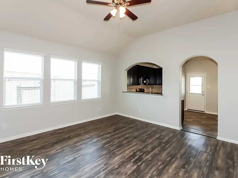 8330 Hampton Bay Dr — Photo 3