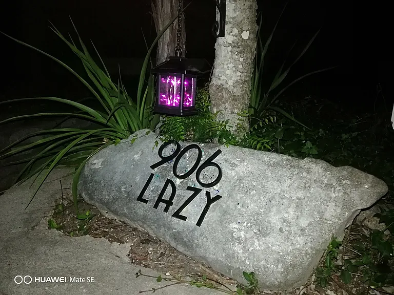 906 Lazy Ln — Photo 1