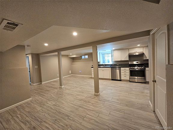 5th image of 2834 Curtis St #3