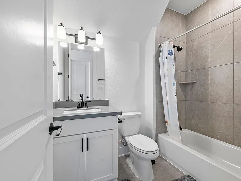 3304 Belted Galloway St — Photo 32
