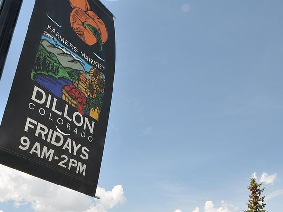 Walk to Farmers Market!