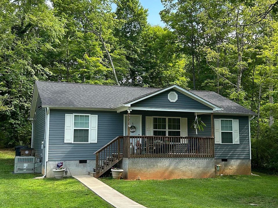 2nd image of 3925 NE Acorn Dr
