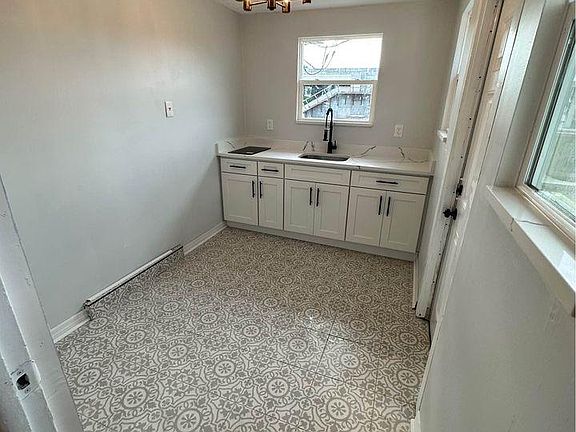 3rd image of 702 E Floribraska Ave #2