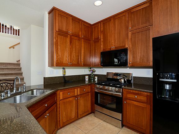 3rd image of 2258 Railway Cir