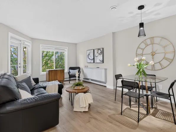 241 McKenzie Towne Ln SE, Calgary, AB T2Z 0C4