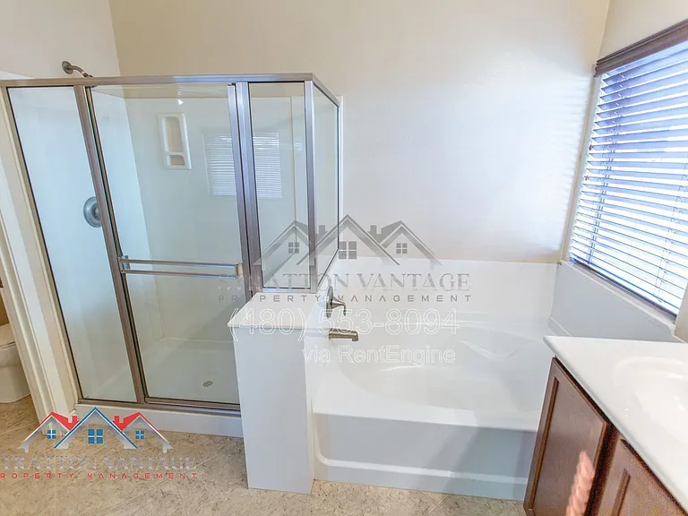 11751 W Daley Ln — Photo 35