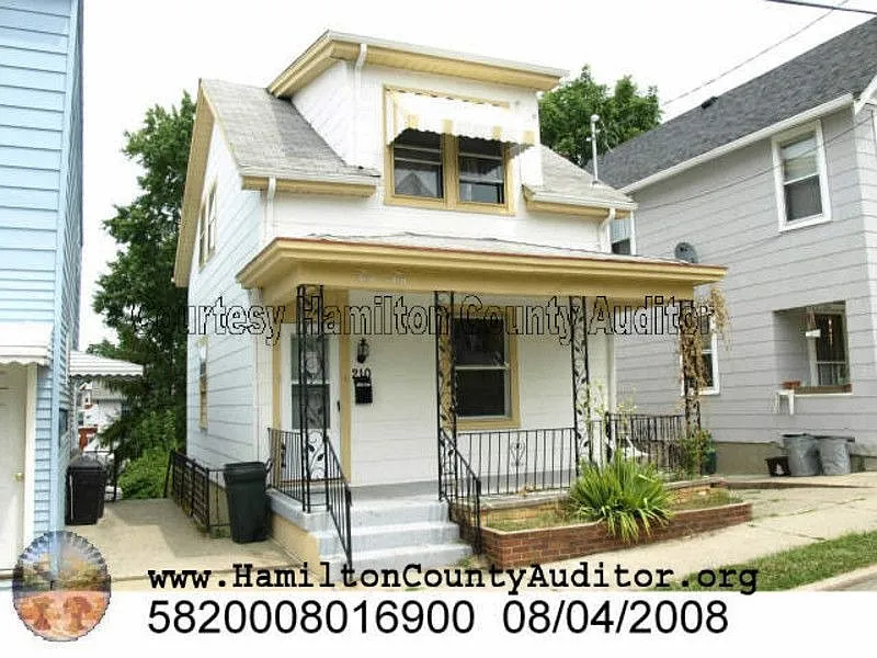 210 Jackson Ave photo 1