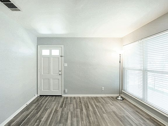 4th image of 904 Garden Villa Ct