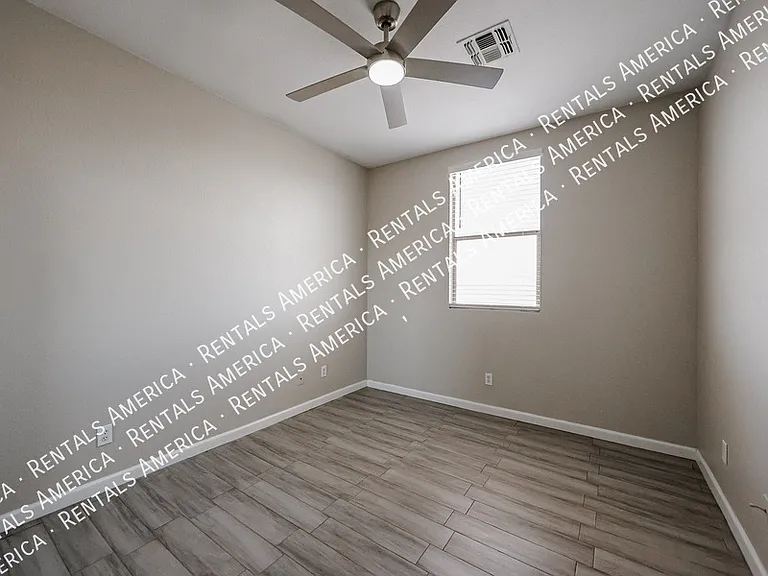 3825 S 60th Dr — Photo 30