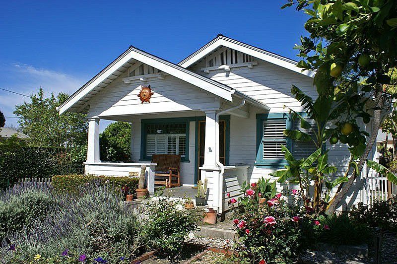 1st image of 925 E Ortega St