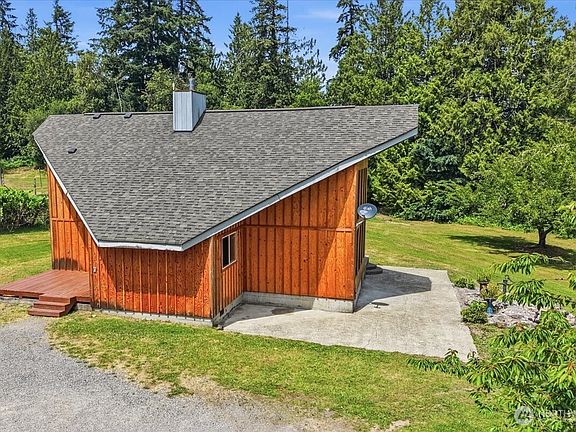 2nd image of 2910 Wollochet Drive NW