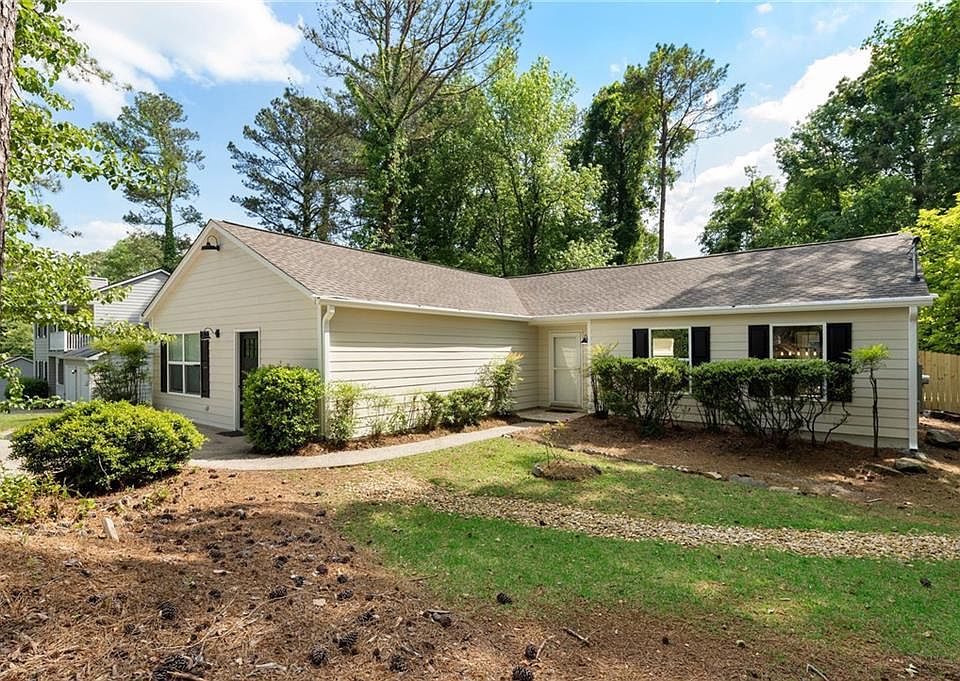 1st image of 102 River Oaks Dr