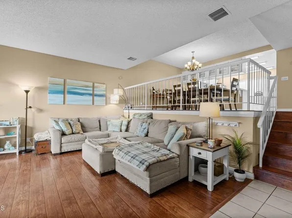 18360 Collins St Unit L, Tarzana, CA 91356