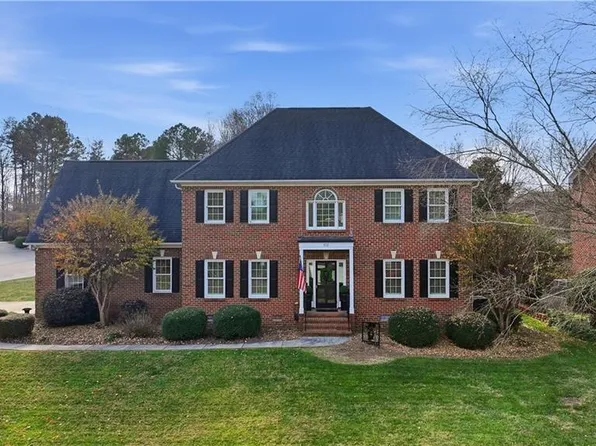 112 Winrow Dr, Jamestown, NC 27282