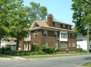 217 3rd St APT 1, Jackson, MI 49201