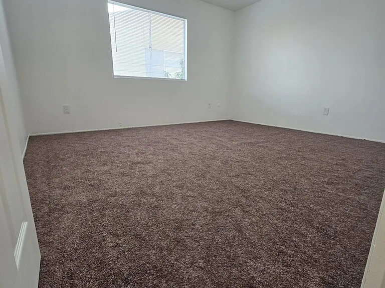 710 N Chester Ave — Photo 11