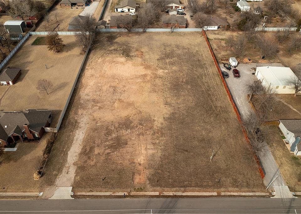 2nd image of 825 NW 34th St Lot 14