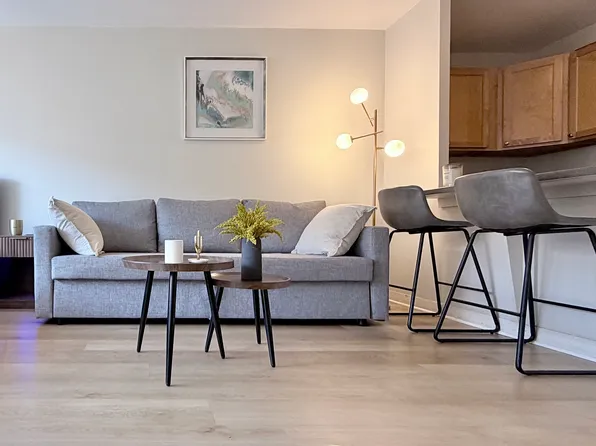 607 W Wrightwood Ave, Chicago, IL