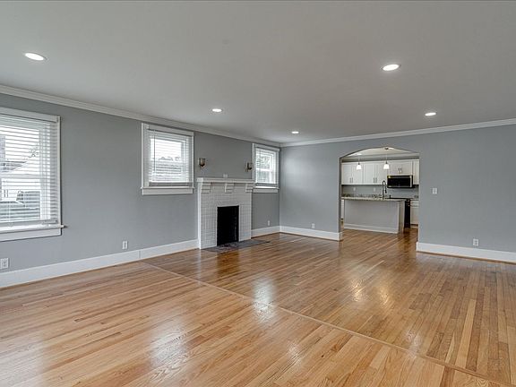 5th image of 2213 Lyndon Ave