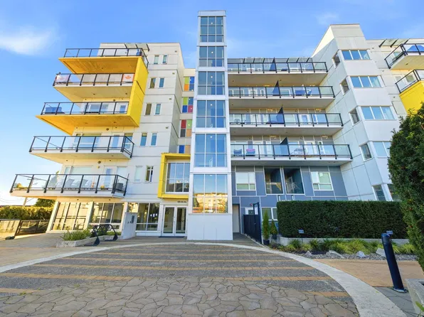 809 4th Ave #103, New Westminster, BC V3M 0K1