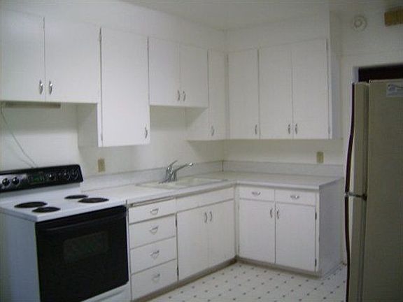 4th image of 322 Whitman St