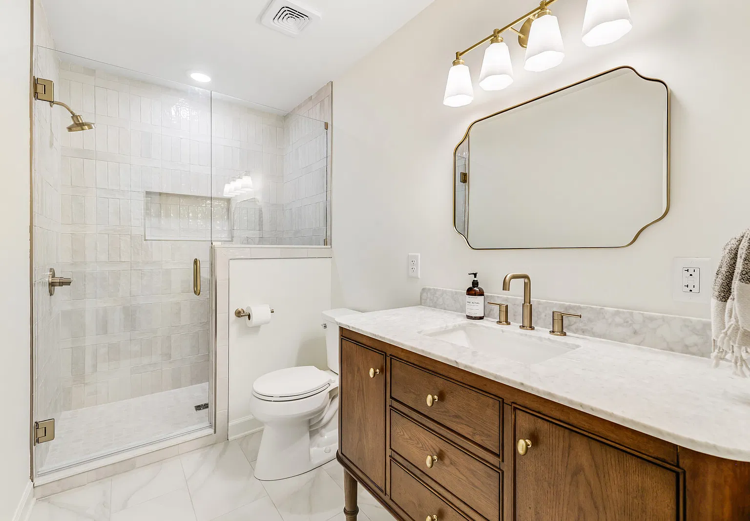 3 bed, 2912 sqft, $3,250 — Photo 3