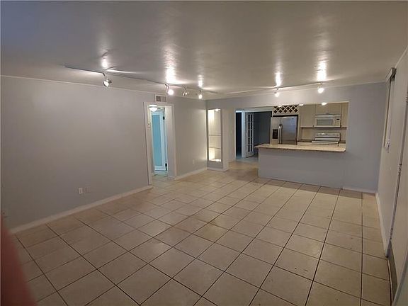 3rd image of 1801 S Treasure Dr APT 121