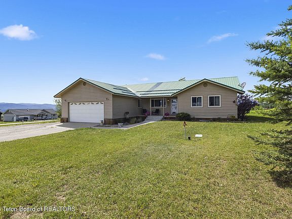 4th image of 341 Alta Dr