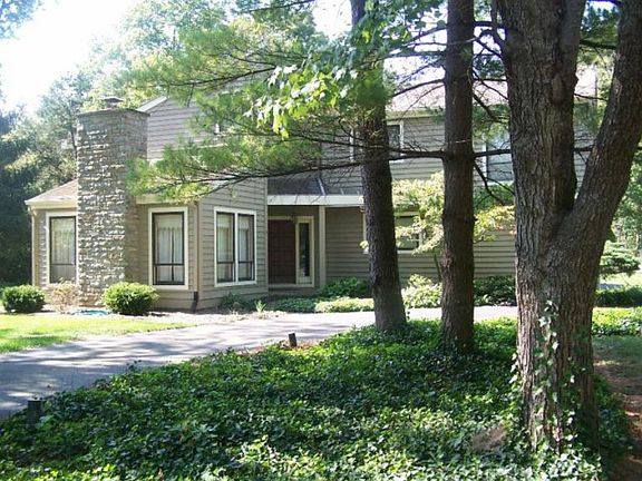 4th image of 904 Poplar Ave
