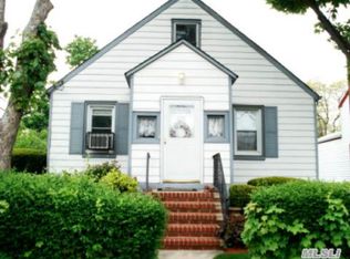 6 6th St, Westbury, NY 11590