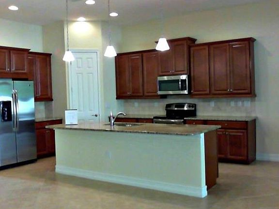 5th image of 1085 Bluffwood Dr