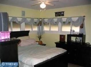 326 Dogwood Dr, Levittown, PA