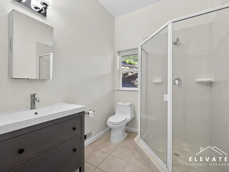 9400 Chalk Hill Rd — Photo 37