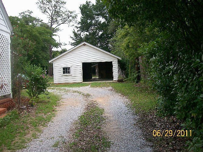 2nd image of 209 Savage St