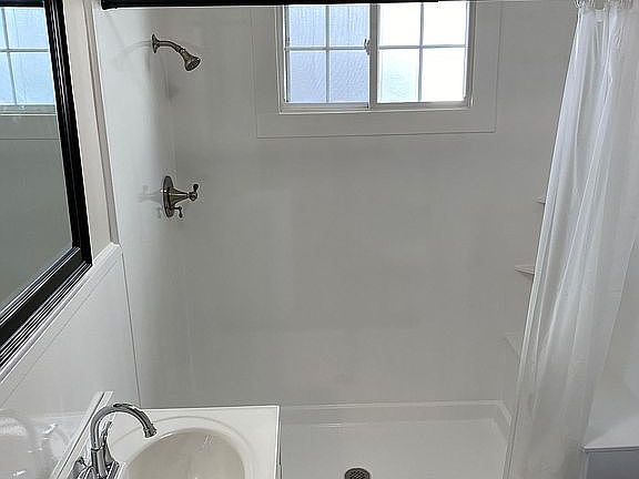 4th image of 1422 Jeannine St