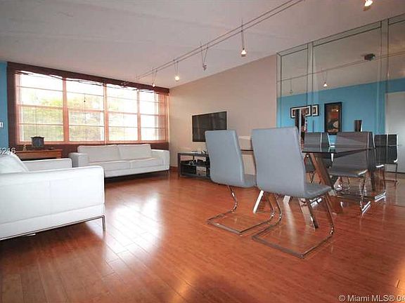 3rd image of 2731 Taft St APT 201
