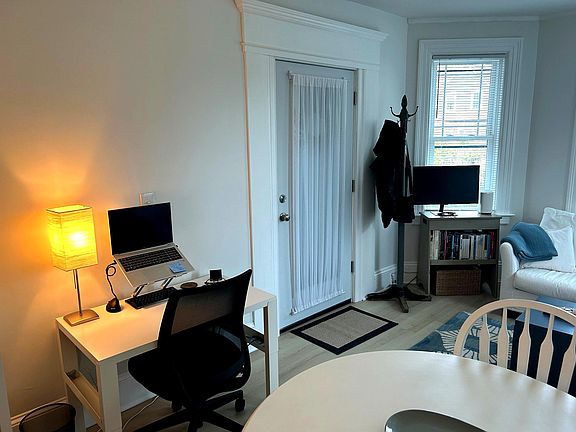 3rd image of 124 Elmgrove Ave #2L