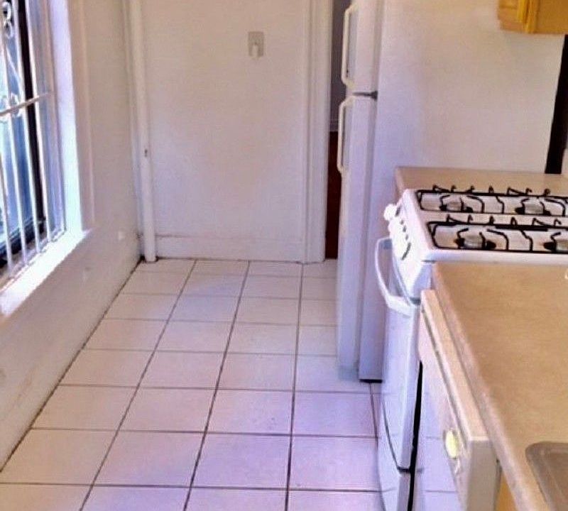 2nd image of 244 E 79th St #3DS