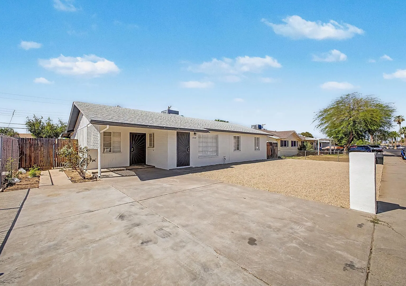 4 bed, 2.0 bath, 2422 sqft, $2,800 — Photo 3